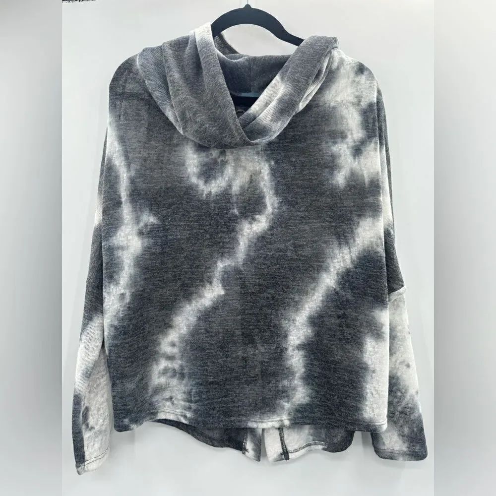 3For$20 Neely Ombre Blk/White Sweater Size Corset Style Back Closure size Small